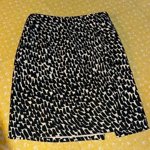 Ann Taylor chic silk blend fun abstract black and white print pencil skirt sz 6